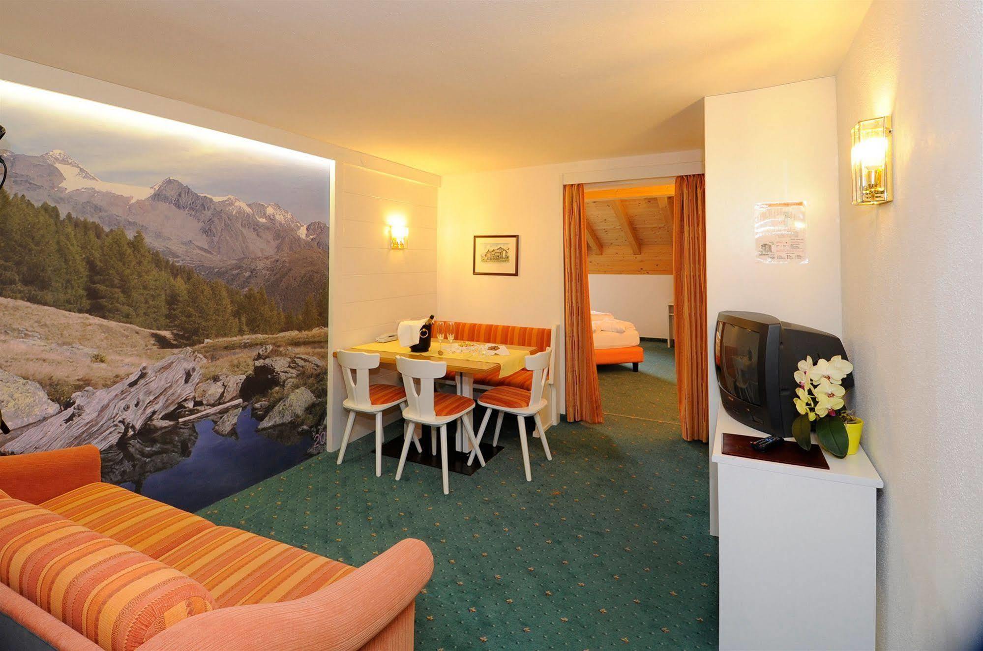 Hotel Alpenjuwel 멜라고 외부 사진